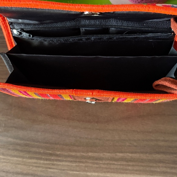 Colorful Embroidered Clutch - Picture 4 of 6